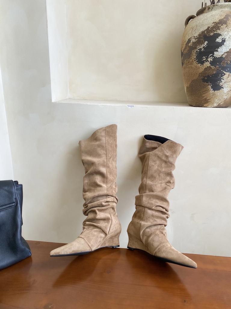 2025 new European and American style wide tube thin pile wrinkled wedge heel boots