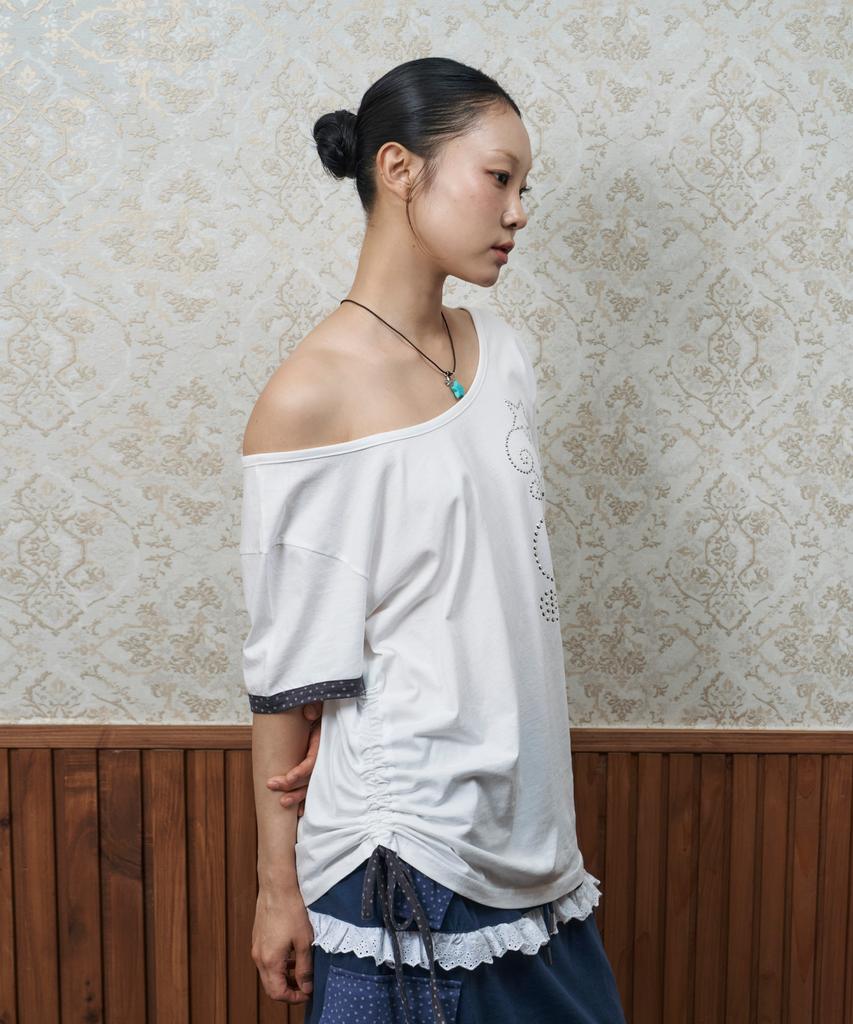Lujeoseukeulleob [Jamaehwa] Clef Star Hotfix Off-Shoulder Short Sleeve Tee White