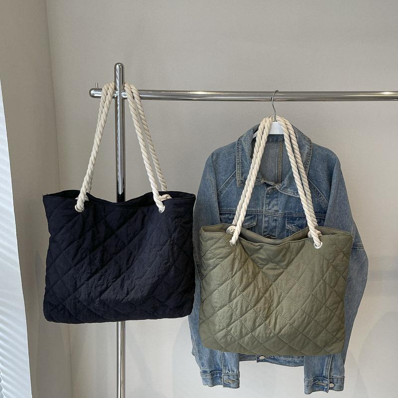 Bag women's autumn and winter new shoulder handbag texture rhombus large capacity casual simple commuter tote bag