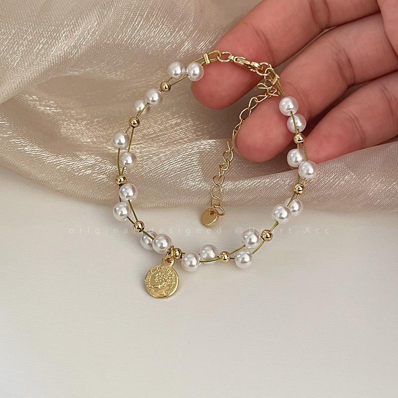 Retro Baroque Imitation Pearl Portrait Bracelet Female Niche Design Sense Hand String Couple Personality Temperament Hand Accessories
