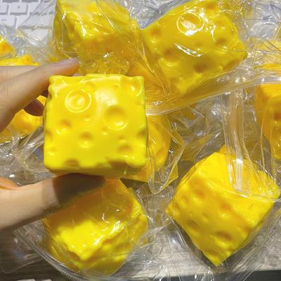 Squishy knuspriger Käse-förmiger Ball Quetschspielzeug Stressball Fidget Spielzeug Knackiger Ball Runde Blöcke gefüllt ASMR Anti-Stress für Erwachsene