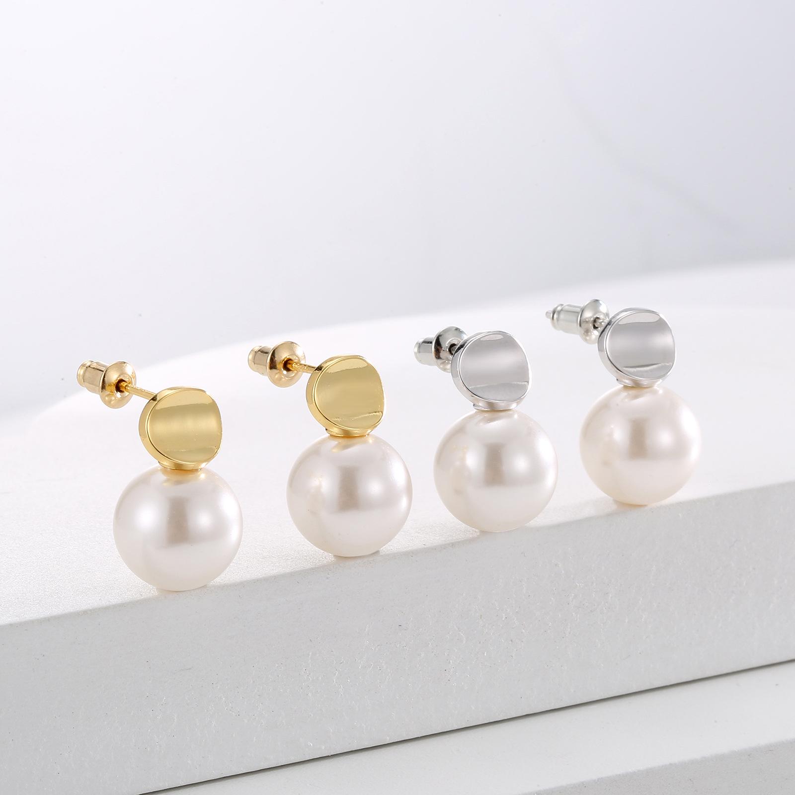 

Elegant Minimalist Pearl Earrings - French Romantic Style in Small Round Design