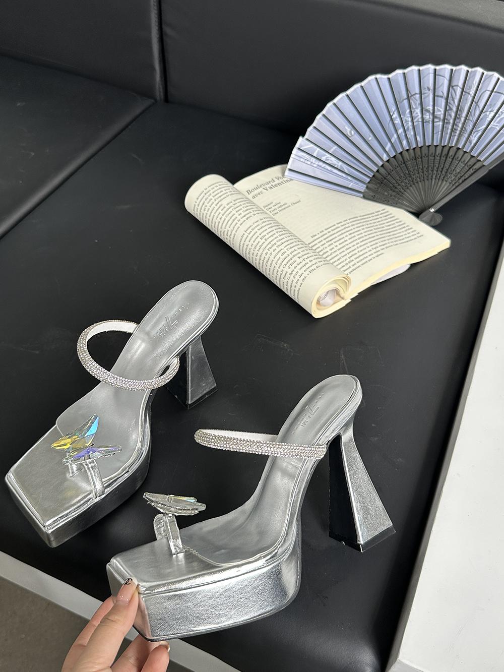 

модные женские туфли с открытым носком, шлепанцы, тапочки, новинка 2024 года, модные туфли-лодочки для вечеринок, туфли на платформе, сандалии, сексуальные туфли-лодочки, размер 35-39, белые 7.5 серебряный