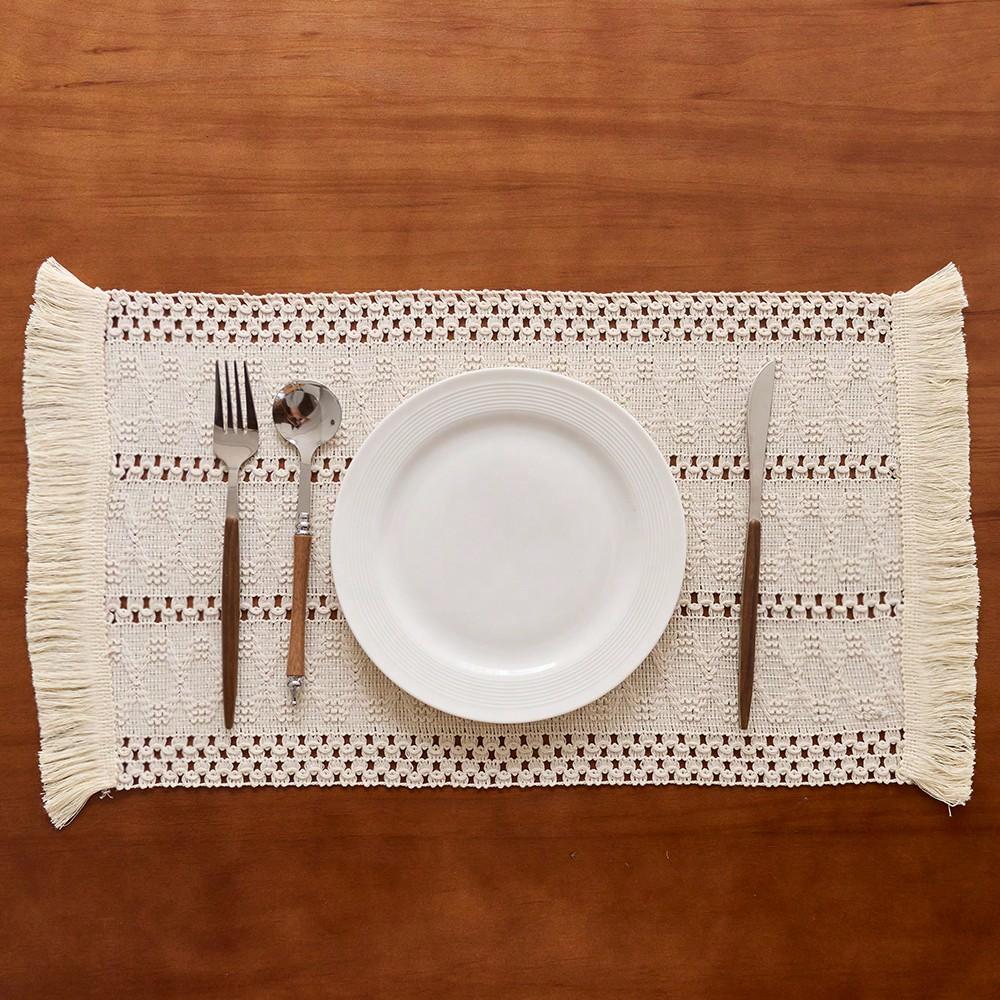 

1/4/6pcs Beige Hollowed Placemats in Bohemian Style with Hand-woven Tassels, Double - sided Usable, for Dining Tables & Desktops 30x50cm 1pc