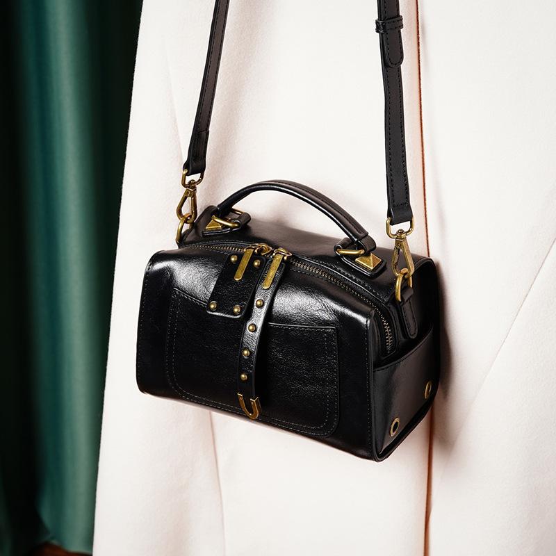 Commuter Japanese-Korean Retro Top-grain Leather Horizontal Hand-held Pillow, Small Leather Bag, Women's Single-shoulder Bag, Crossbody