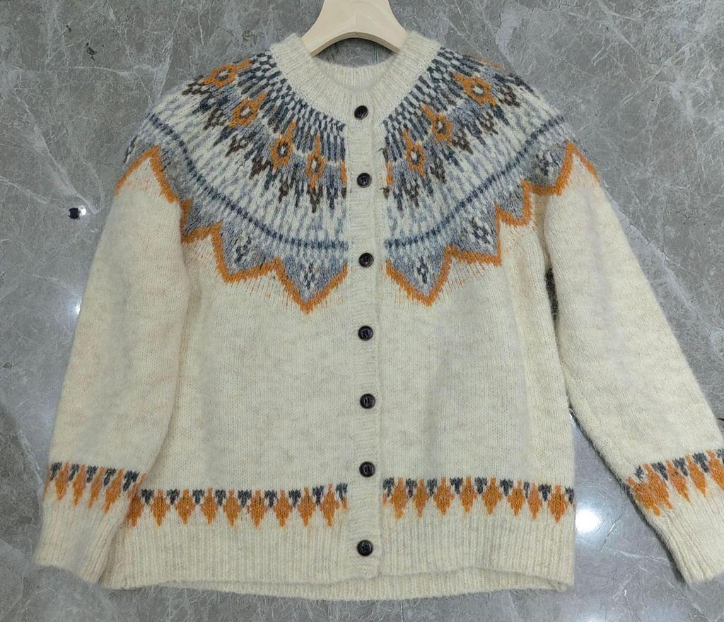 Women's 2026 Autumn/Winter Jacquard Knit Round Neck Snowflake Cardigan Sweater with Horn Buttons