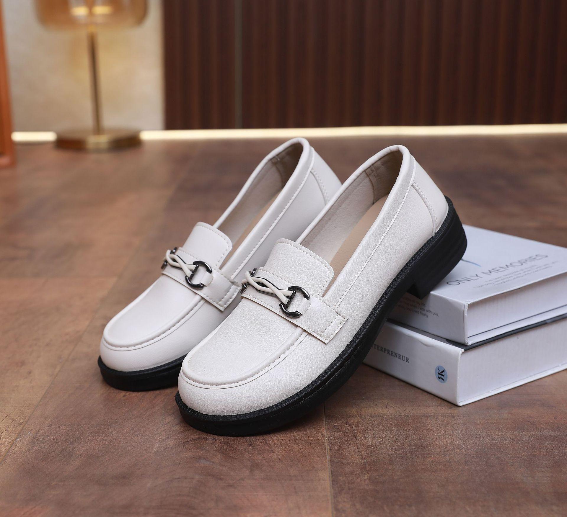 

Round head one-pedal loafers women s 2024 metal buckle thick heel single shoes small leather shoes entity for foreign trade 41 білий