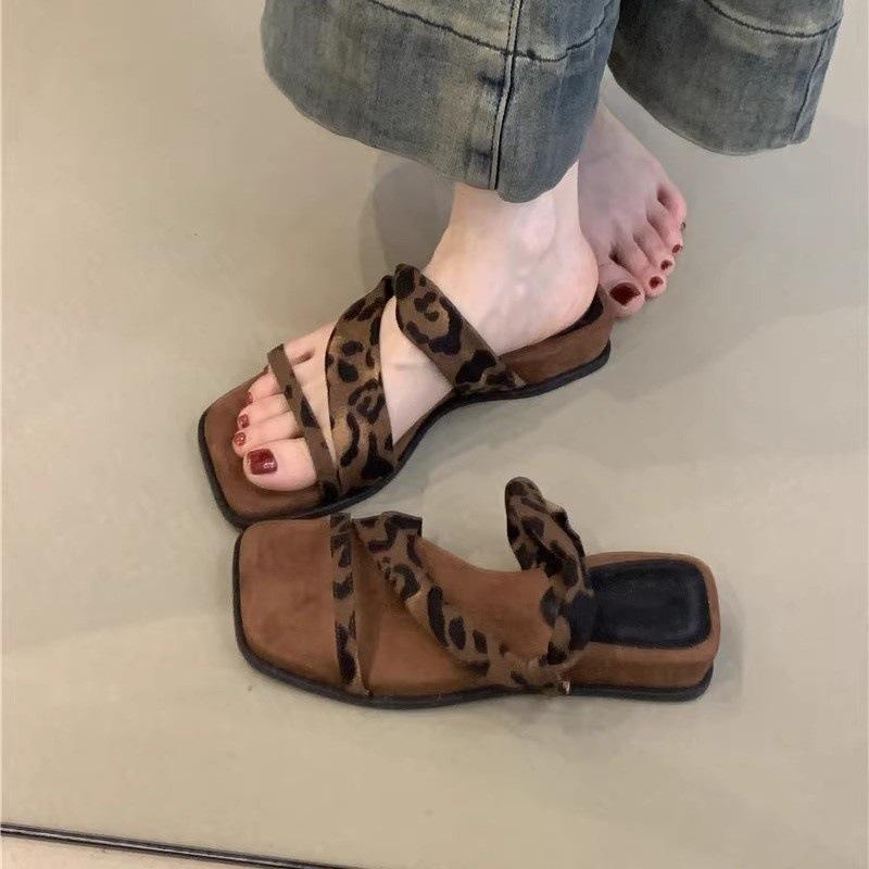 Thick-soled square head retro one-word with sandals for women to wear in the summer of 2025 with skirts and casual two-wear Roman sandals