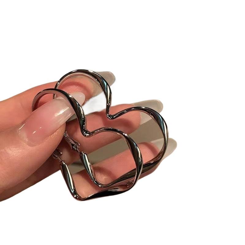 New Love Big Earrings Twisted Earrings European and American Ins Cool Style Face Showing Small Earrings