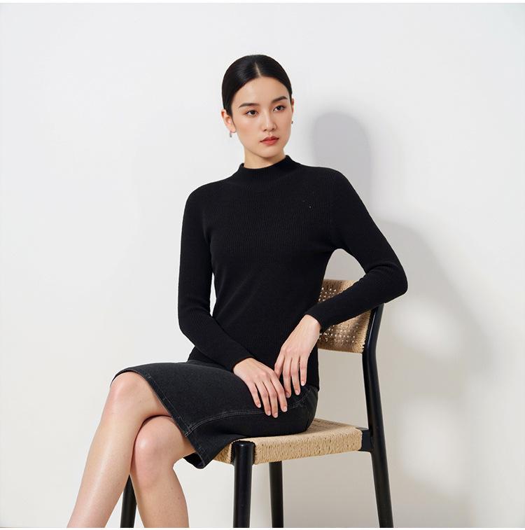 Women's Seamless Wool-Cashmere Slim Fit Sweater - Long Sleeve, Semi-High Neck, Solid Color