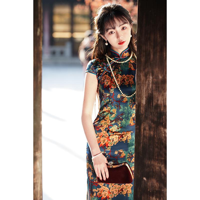 Elegantes Schlankheits-Retro-Cheongsam: Sommerkleid im chinesischen Stil für junge Frauen