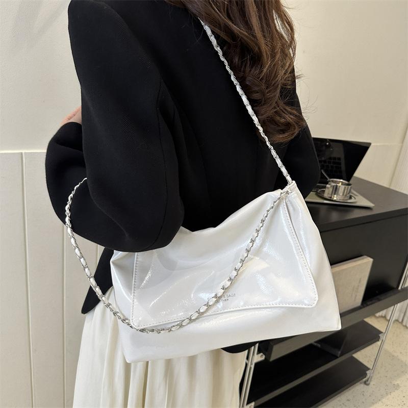 French Niche Design Sense Armpit Bag Women's 2025 New Fashion Chain Shoulder Bag Simple Foreign Commuter Bag