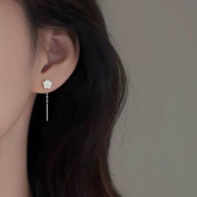 Jabra Drop Silver Flower Women's Earrings