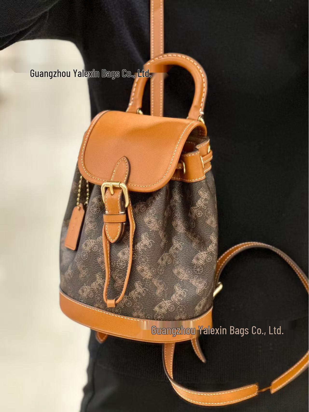 

Высококачественный мини-рюкзак Coach C Harper: Сумка из натуральной кожи с принтом на клапане, модный тренд