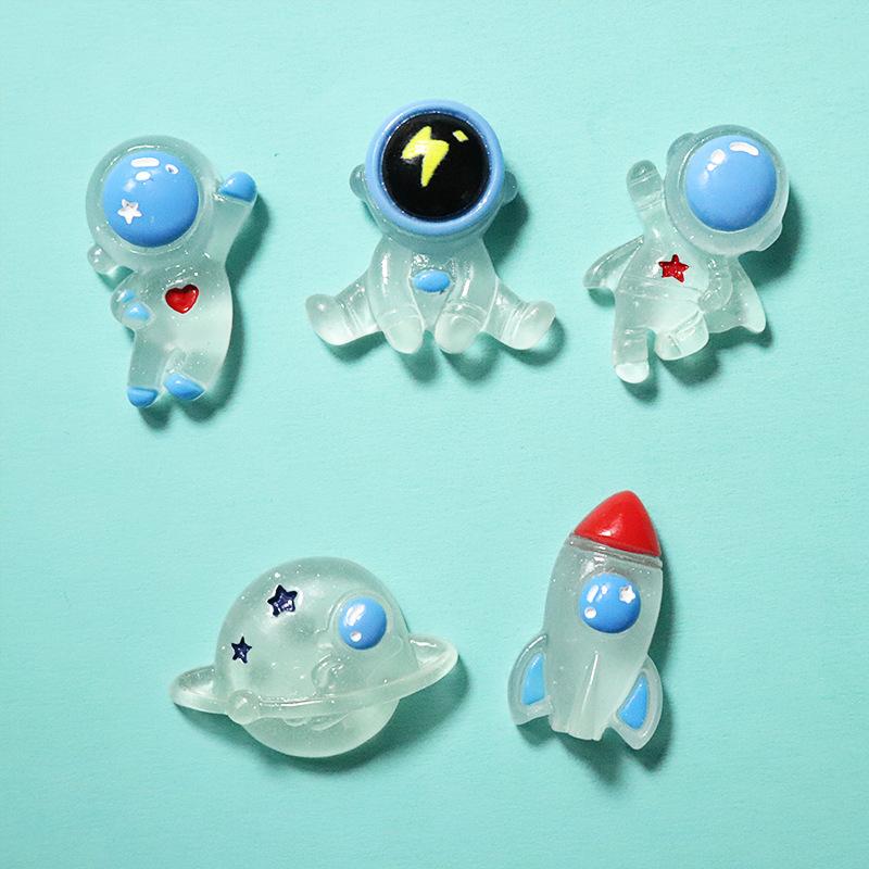 5pcs Cute Transparent Astronaut Fridge Magnets resin cartoon stereo magnet kitchen Decorative Photo Wall Message board Magnet