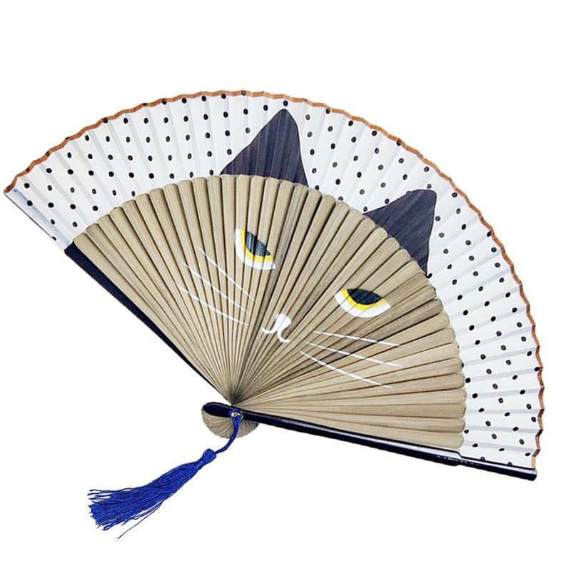 Мультяшные кошки Тканевые веера Бамбуковые веера Японский стиль Благородные дамы Представления Ручные веера Прекрасные веера для свадебной вечеринки Подарки 1 Pcs