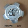 Samolepka s logem na krytku náboje kola Toyota RAV4 (Modely 2009-2013)