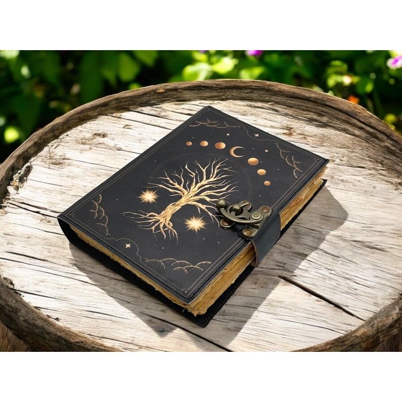 

Большой кожаный журнал-гримуар, Журнал с принтом «Древо жизни», Пустая книга заклинаний, Книга теней, Кожаные небесные подарки для него и для нее 7 x 5 in - 100 Sheet