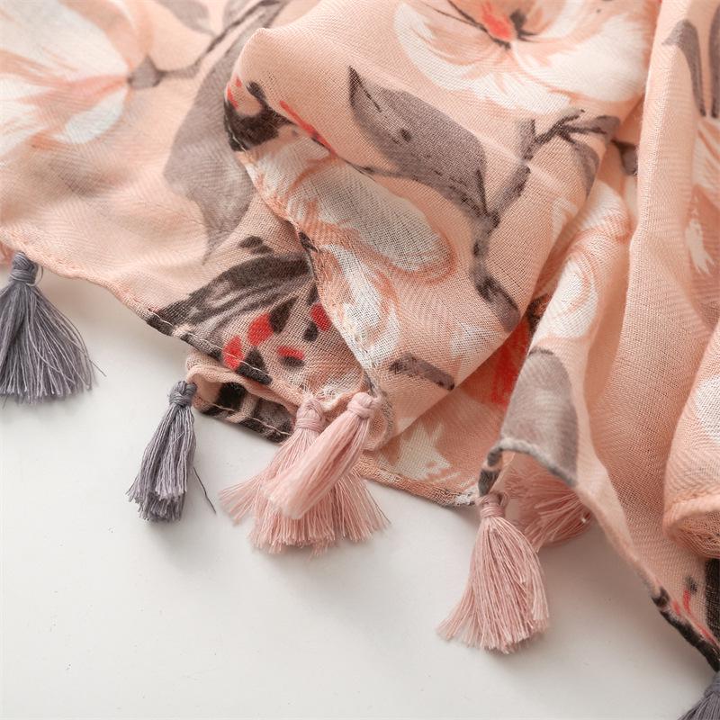 Růžovo-šedá šála s květinovým vzorem rybí kosti z měkké směsi bavlny a lnu s třásněmi