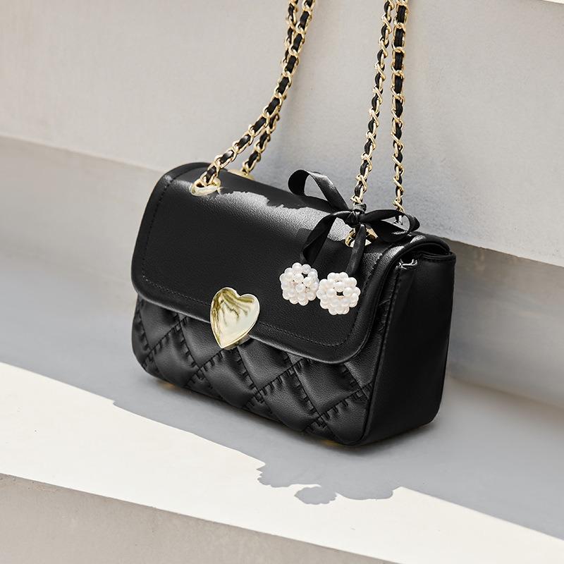 

Летняя женская сумка-мессенджер из натуральной кожи с цепочкой (21*7,5*14 см) 612410126 чёрный