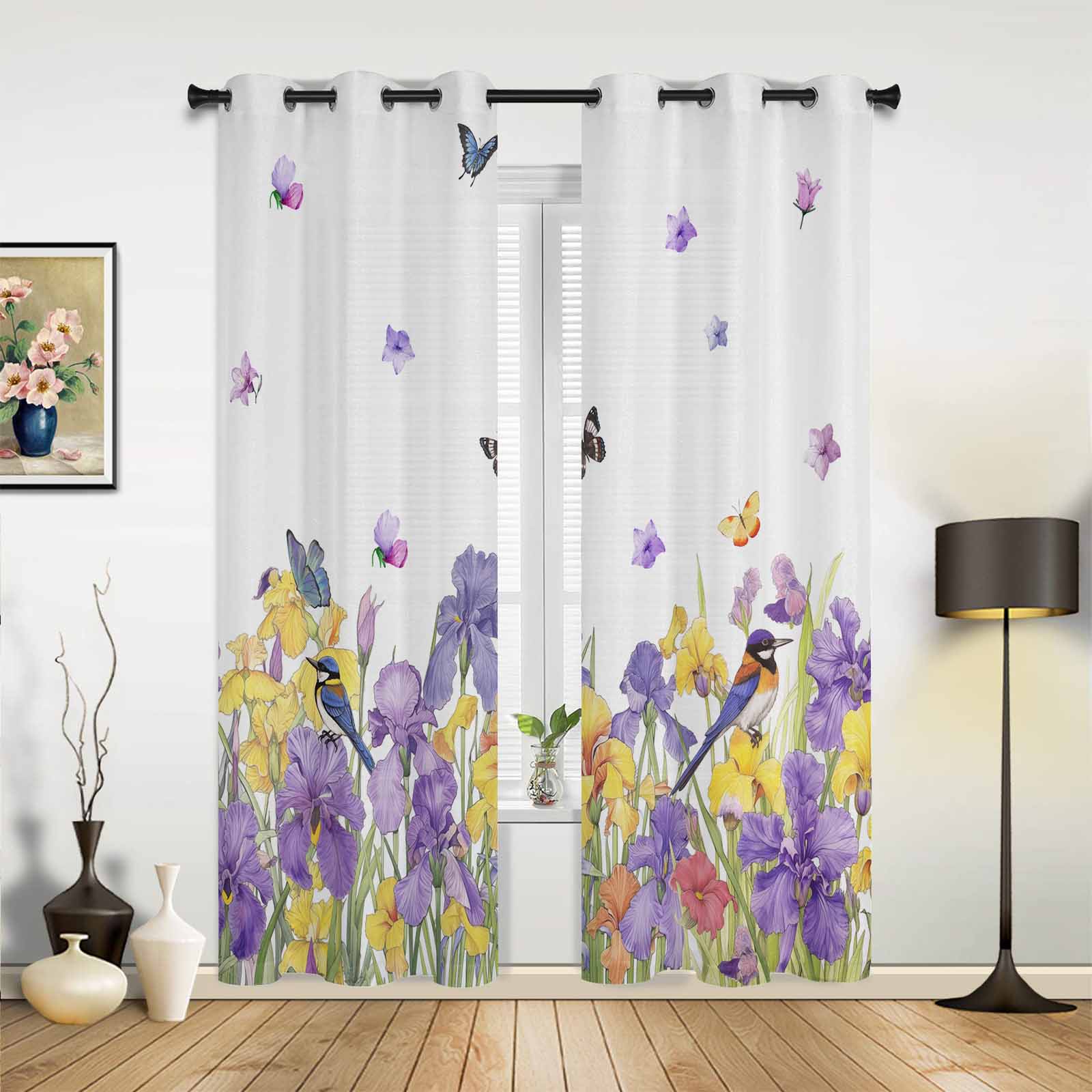 Красные и белые шторы в вертикальную полоску для гостиной — фото 16