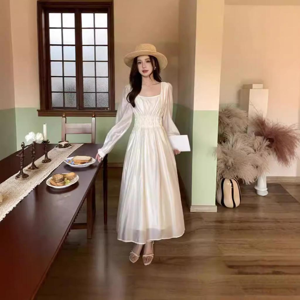 French vintage Hepburn-style puff-sleeve dress, early autumn high-end design, square-neck maxi dress