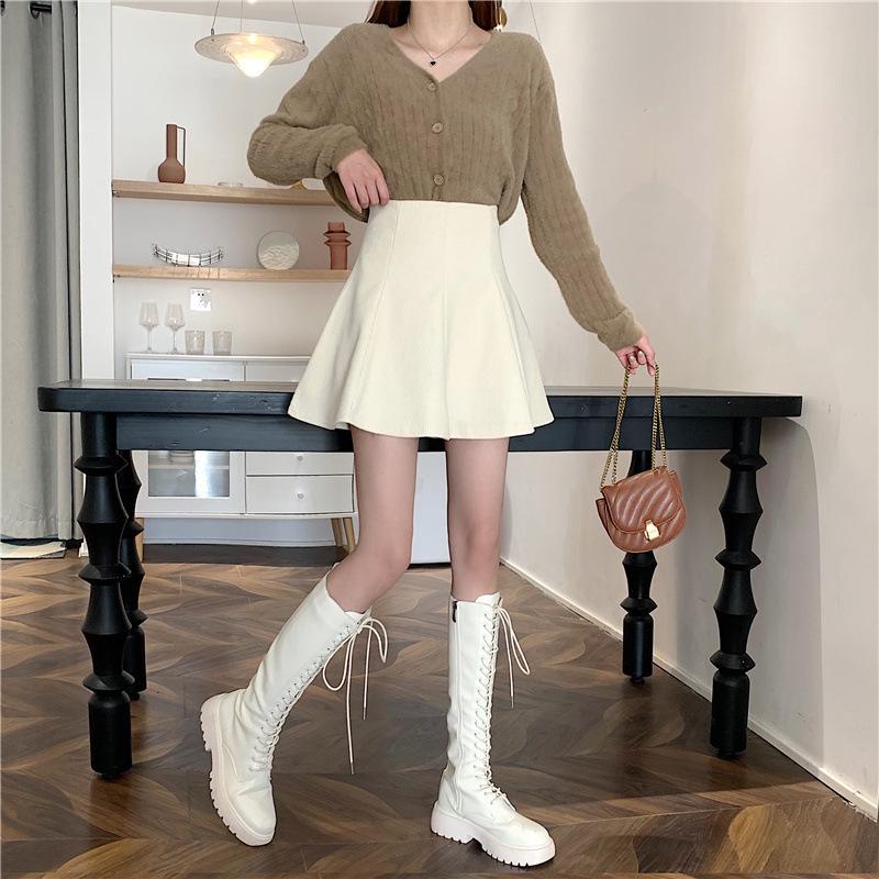 2025 Autumn/Winter Women's Corduroy High-Waisted A-Line Umbrella Skirt, Short Petite Style, Pair with Sweater