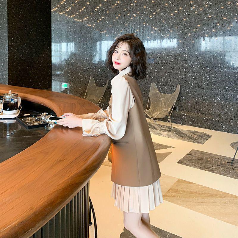 

Women s Versatile Two-Piece Set: Outerwear Vest & Pleated Skirt for Spring 2026 – Stylish, Mature Early Autumn Suit Skirt. 2XL (Recommended for 135-150 jin)