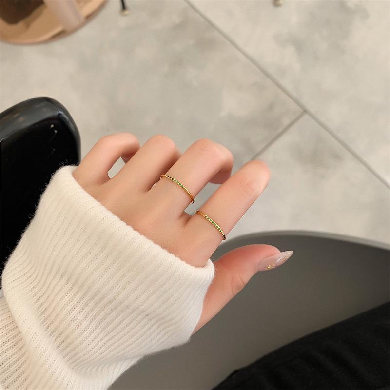 Little Green Diamond Index Finger Ring: Fresh, Simple, Thin Titanium Steel with 18K Gold Plating