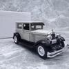 1/32 Alloy Classic Old Car Model Diecasts Metal Luxy Vehicles Retro Vintage Car Model High Simulation Collection Kids Toys Gifts