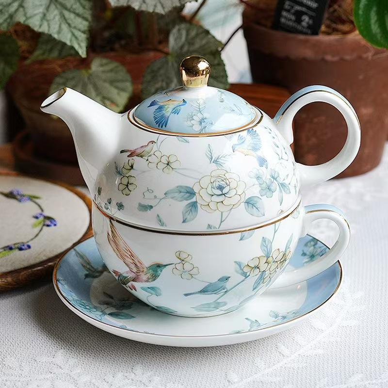Zils un balts porcelāna tējas servīze
