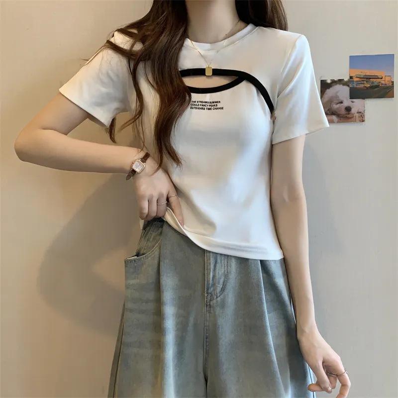 Elegancki damski T-shirt z krótkim rękawem i nadrukiem w litery - Lato 2024, duży rozmiar, wyszczuplający design