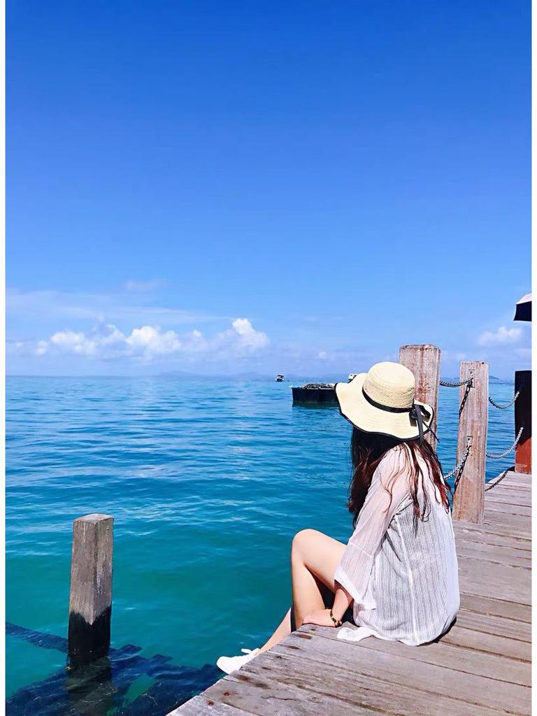 Summer 2023 Mother-Daughter Seaside Shawl: Fresh, Loose-Fit Outfit for Vacation