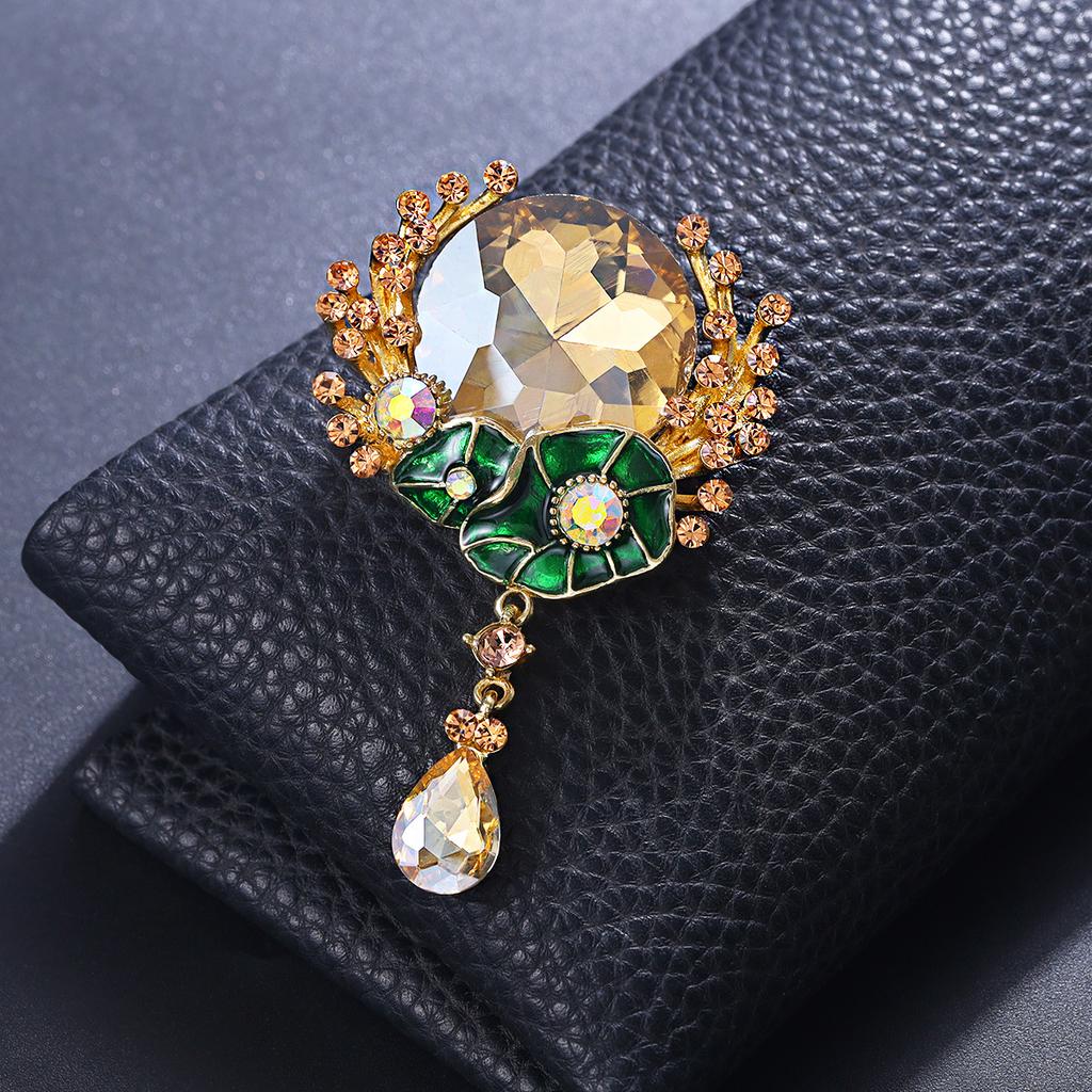 High Sense Gradual Change Crystal Glass Flower Brooch Temperament Fashion Fringed Pendant Clothing Accessories Pins Wholesale