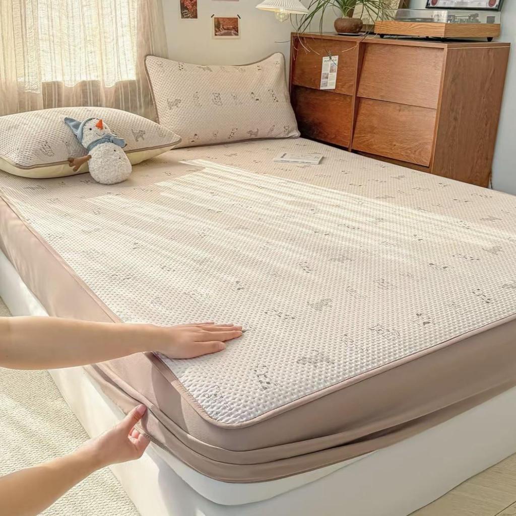Quilted Anti-slip Dustproof Mattress Protector for Dorms