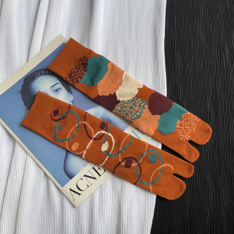 Trendy Japanese Multi-Color Jacquard Floral Tabi Socks - Cute Split-Toe Mid-Calf Design