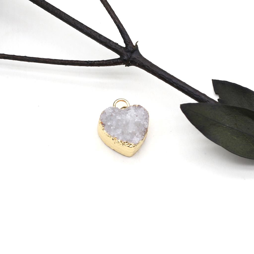 1 szt. Mały kamień naturalny Złoty owinięty brzeg wisiorek Kształt serca Kryształowy pączek Charms do wyrobu biżuterii Naszyjnik DIY Bransoletka Akcesoria do kolczyków 12 mm