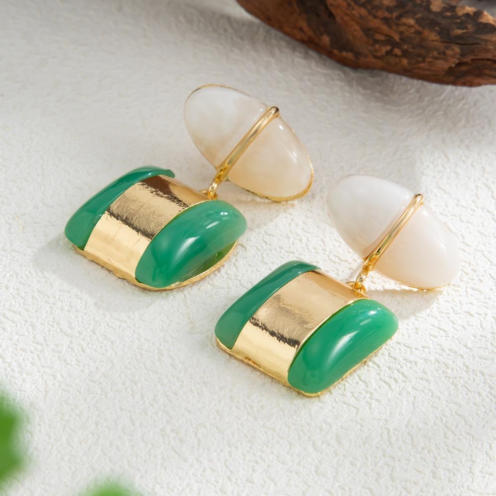 Retro Fashion Contrast Color Green White Resin Dangle Earrings Gold Tone Spliced Square Geometry Drop Earrings for Women Jewelry