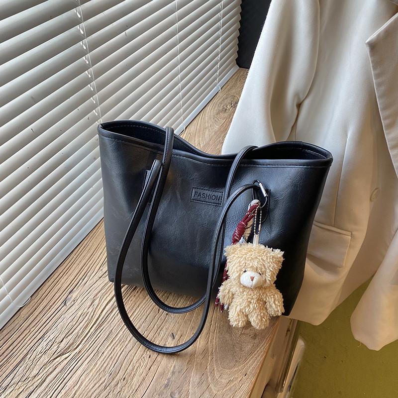 Street Style Large Capacity Womens Tote Bag With Zipper Closure And Internal Phone Pocket