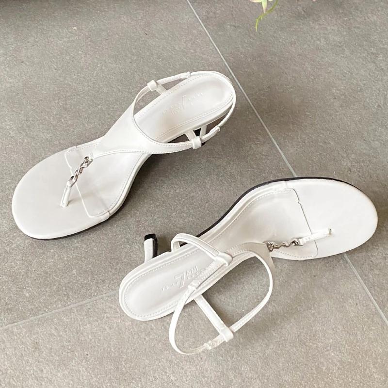 Fashion Comfort Clip Toe Design Brand Flip Flops Women Fashion Metal Chain Decoration Ankle Strap Slide Sandals Elegant Zapatos De Mujer