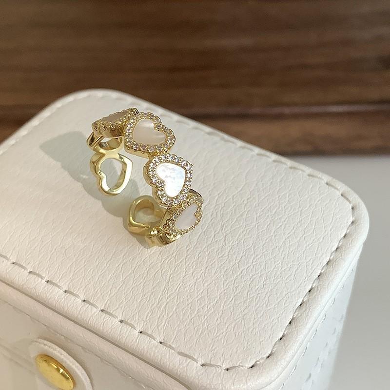 Stylish Shell Heart Ring For Women With Elegant Geometric Design And Adjustable Size