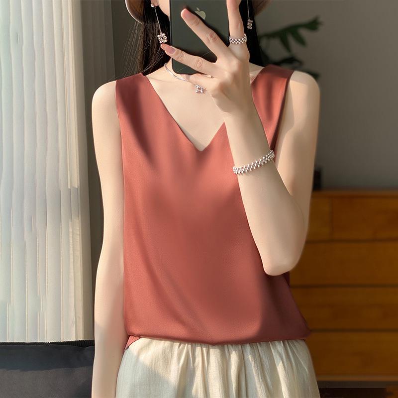 Women s Stylish 2025 V-Neck Silky Camisole: Versatile, Fashionable, Loose-Fit Summer Base Layer S