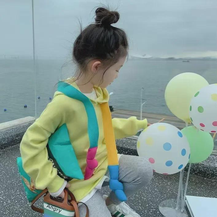 2023 Frühling Mädchen Farbkontrast Kapuzenpullover: Trendiges, lockeres und bequemes Oberteil im koreanischen Stil für Babymädchen