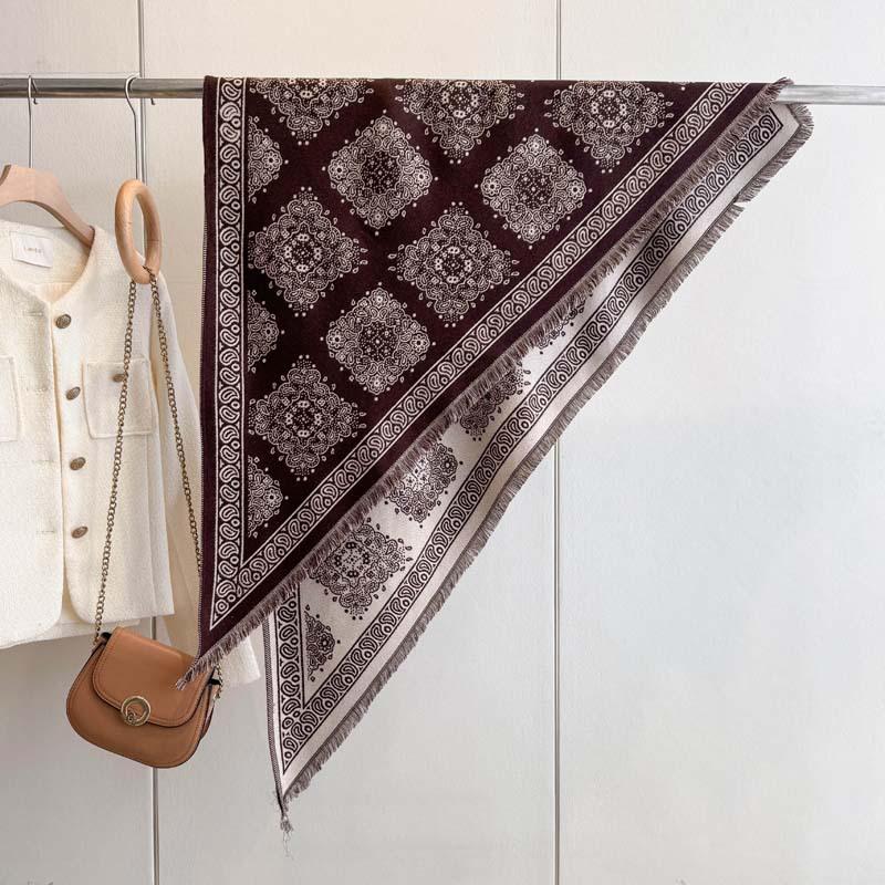 Spot autumn and winter roll grass triangle towel European and American retro skin-friendly boutique jacquard cashew flower imitation cashmere shawl