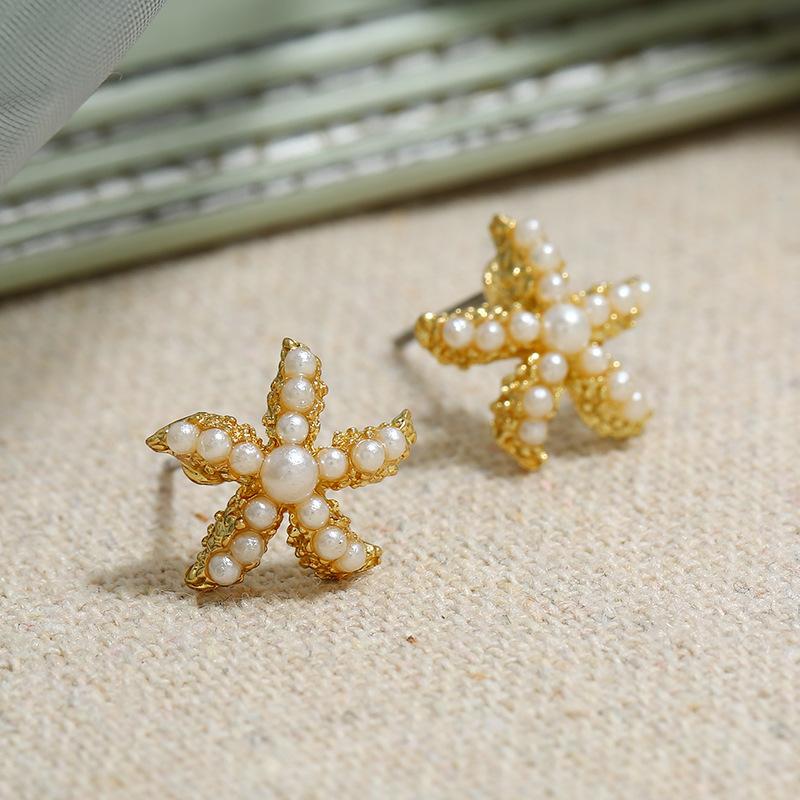 Retro Baroque Pearl Stud Earrings Women's Versatile High-end French Earrings, Simple Temperament, Personalized Trendy Ear Jewelry