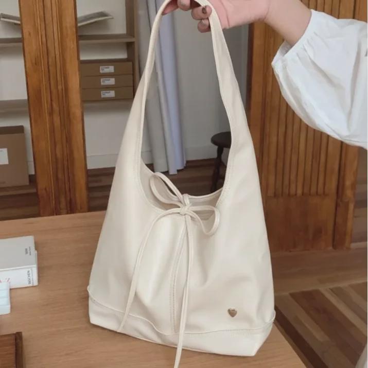 2025 Korean Niche Vielseitige Pendlertasche für Damen: Großes Fassungsvermögen, lässig mit französischem Bogen-Schulterdesign