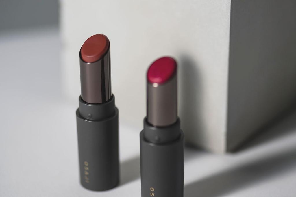 Osaji Nuance Lip Balm gentle on the for sensitive blends seamlessly into leaves lips feeling gives a glossy and can also be used as a 05 Makuake [Lip