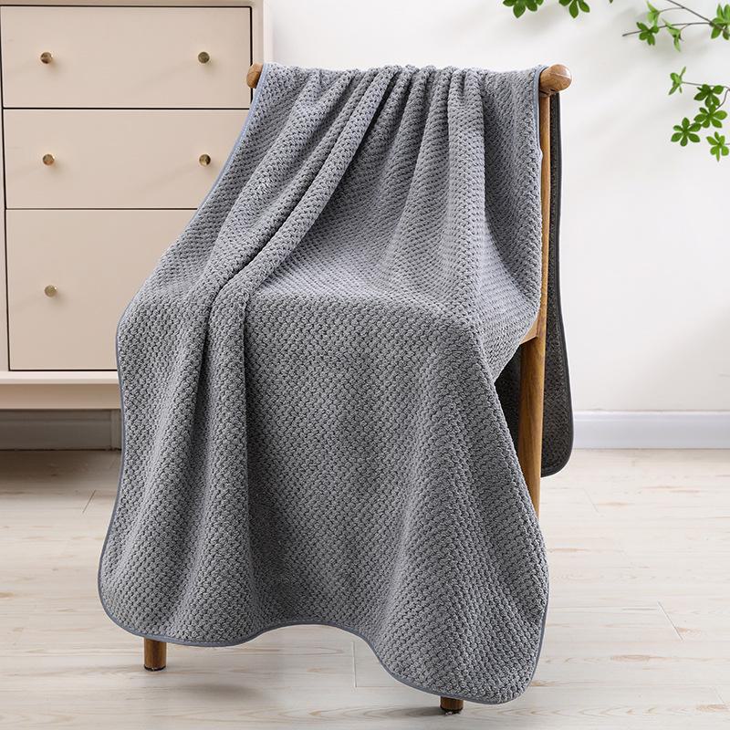 Tilpasset Broderi Fortykket Korallfleece Håndkle: Absorberende Bade-, Trenings- og Bassenghåndkle