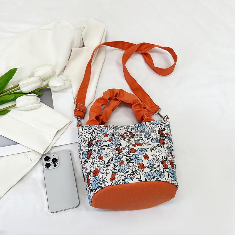 Sommerliche Nylon-Beuteltasche mit Vintage-Blumenmuster, Schultertasche, Umhängetasche, künstlerisches Blumenmuster für Damen