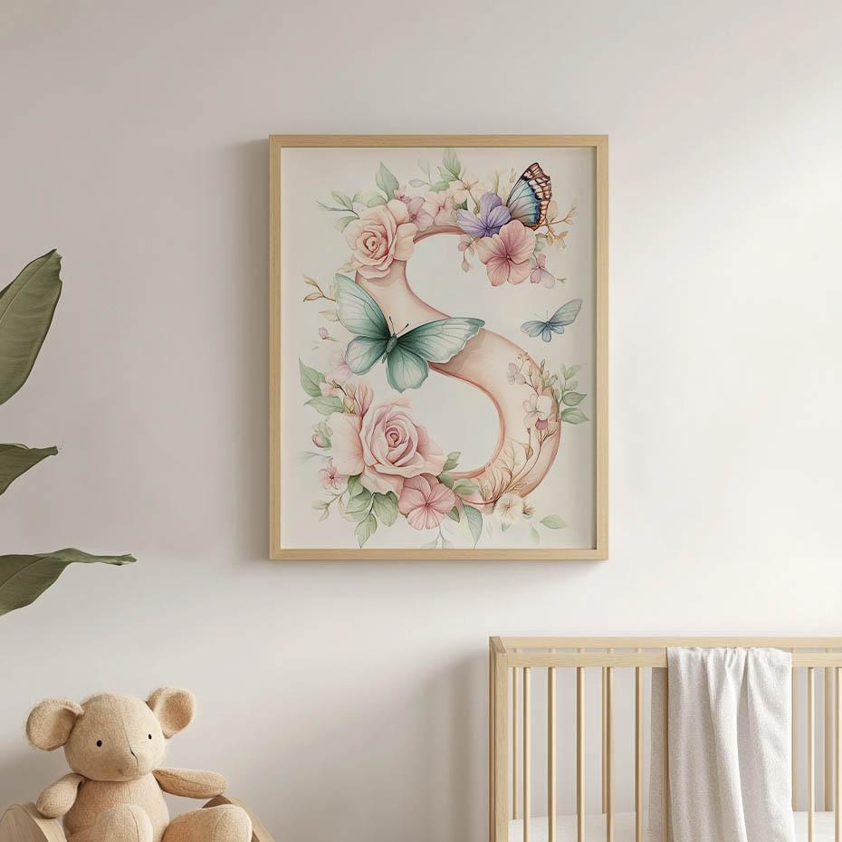 Plakat "S" Z Kwiatami I Motylami Plakat "S" Z Kwiatami I Motylami, 50X70 Cm, Rama Drewniana Ciemny Brąz, Papier Matowy 230 Gsm